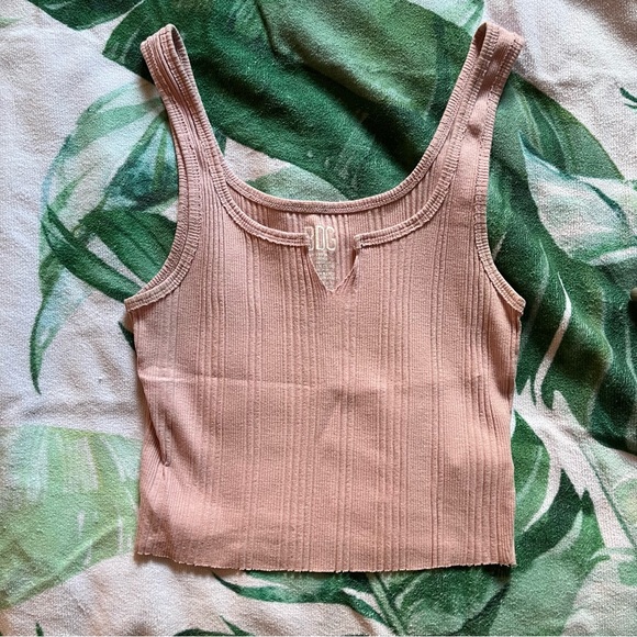 UO Ribbed Tank - Picture 2 of 3